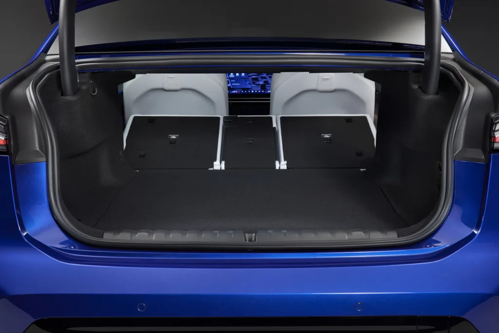 Nowe BMW i3 pokazane oficjalnie. Elektryczna Seria 3 otwiera nowy rozdział marki - Nowe BMW i3 pokazane oficjalnie 8 2