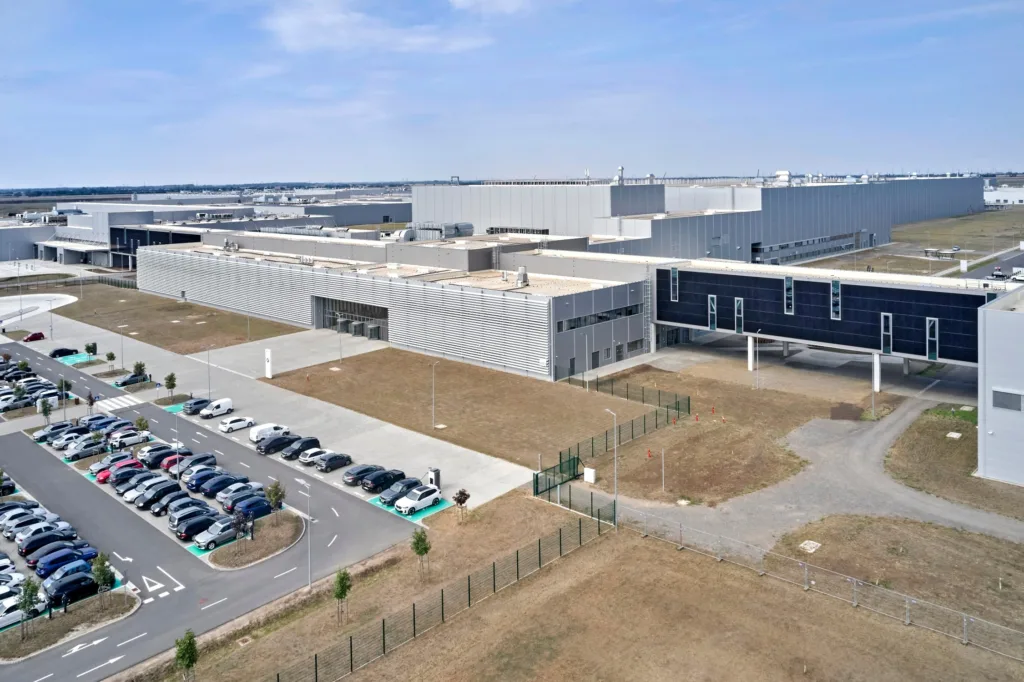 BMW iX3 i 50 tysięcy zamówień przed startem produkcji - P90617958 lowRes bmw group plant debr