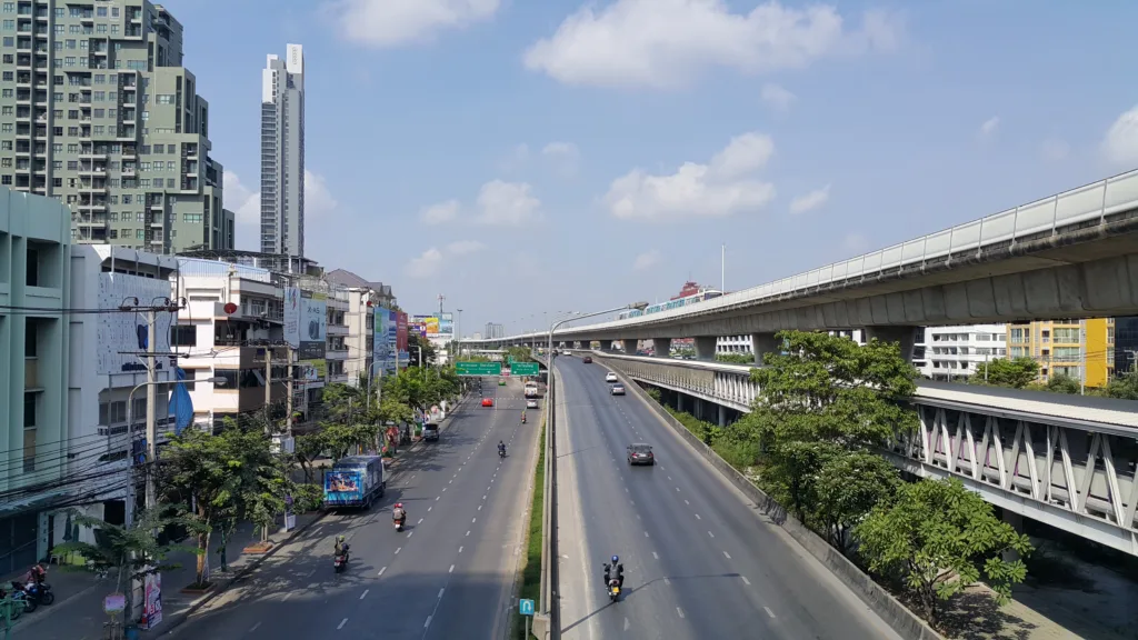 Przyspieszona elektryfikacja. Ceny paliw zmieniają elektromobilną optykę nie tylko w Azji Przyspieszona elektryfikacja. Ceny paliw zmieniają elektromobilną optykę nie tylko w Azji - Przyspieszona elektryfikacja 3 bangkok