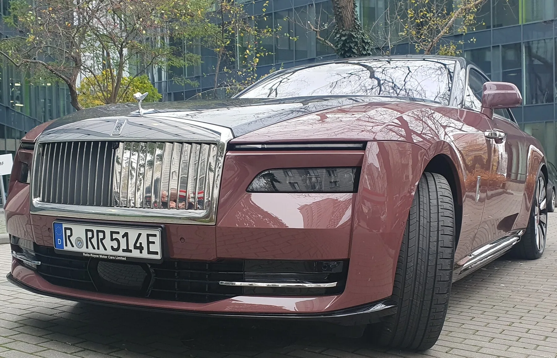 Rolls‑Royce jedzie pod prąd 1