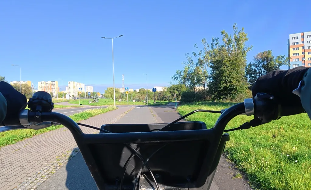 Rower wygrywa w mieście. Hulajnoga, to droga opcja. Zyskuje komunikacja miejska - Rower wygrywa w miescie 2