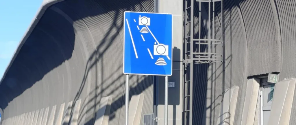 Jazda na jednym kole i drift? Od dziś mandat do 2,5 tys. zł. S8 już pod radarowym nadzorem - S8 i odcinkowy pomiar GITD fot. Artur Grzesiak 1