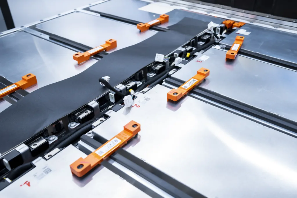 Volkswagen wzywa do serwisów prawie 95 tys. „elektryków”. Problem z bateriami wraca Volkswagen wzywa do serwisów prawie 95 tys. „elektryków”. Problem z bateriami wraca - Serwis baterie 21