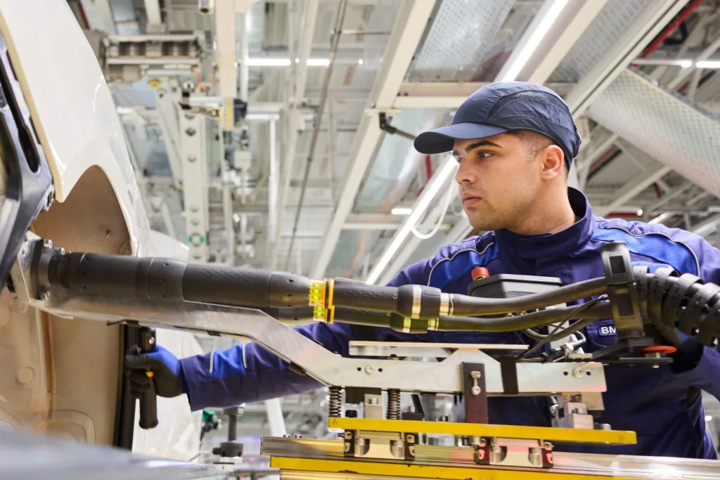 BMW podsumowuje zeszły rok. 20 modeli BEV w tegorocznym portfolio - bmw podsumowuje rok 2