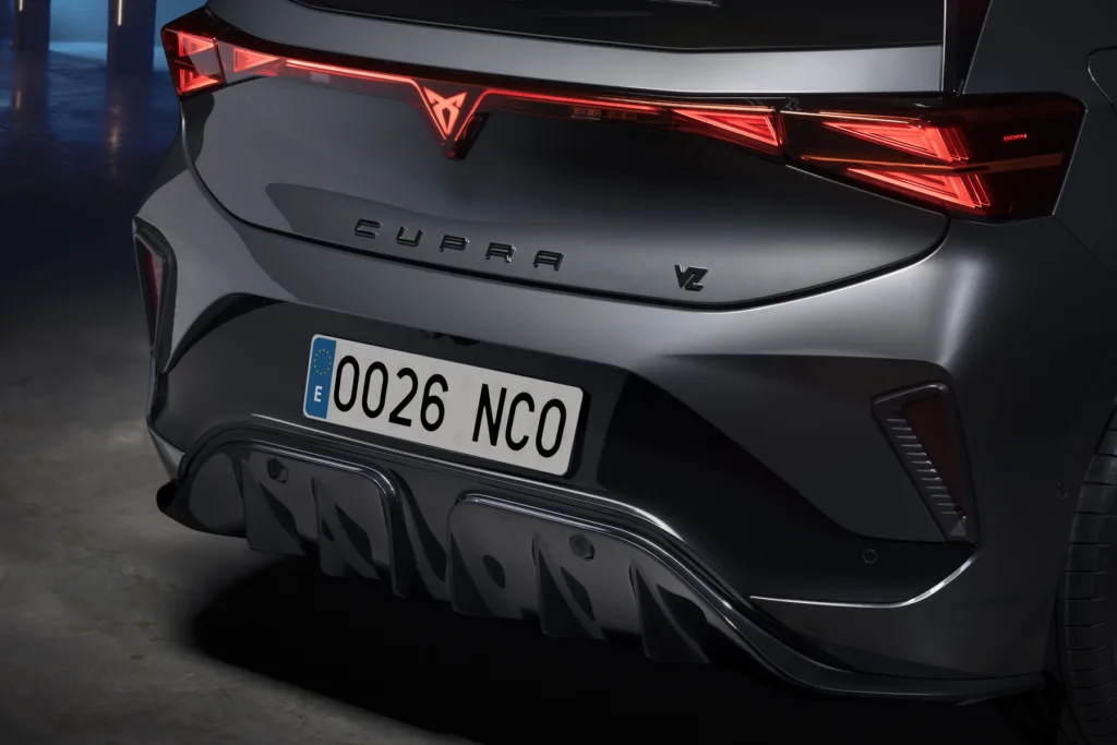 Born 2026 wraca agresywniejszy. 326 KM mocy i ponad 600 km zasięgu - cupra born 3