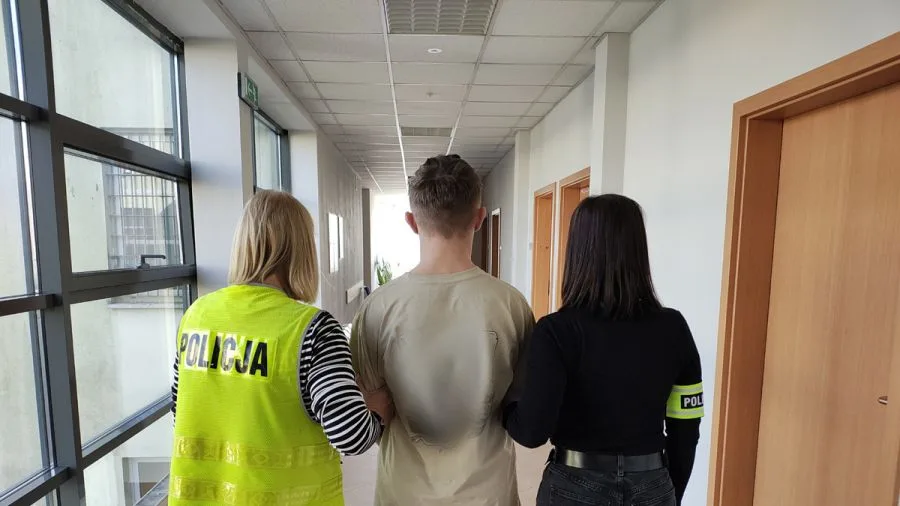 Ładowarki na celownikach złodziei. W Tomaszowie zatrzymano amatorów kabli. 450 tys. strat! Ładowarki na celownikach złodziei. W Tomaszowie zatrzymano amatorów kabli. 450 tys. strat! - kable ChargIn policja tomaszow 2