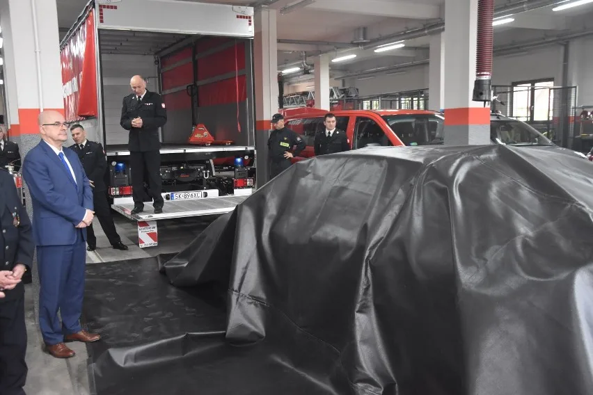 Wtyczki bezpieczeństwa unieruchomią szybko auto elektryczne po wypadku - straz pozarna plachta 3