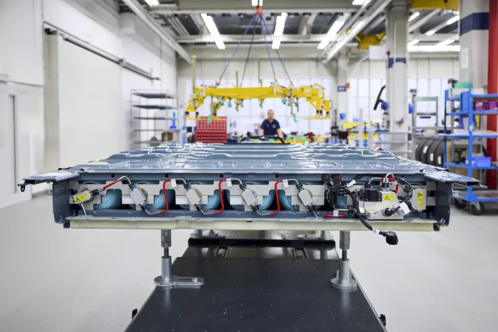 BMW iX5 Hydrogen: Nowy SUV w ważnej fazie testów BMW iX5 Hydrogen: Nowy SUV w ważnej fazie testów - BMW iX5 Hydrogen 3