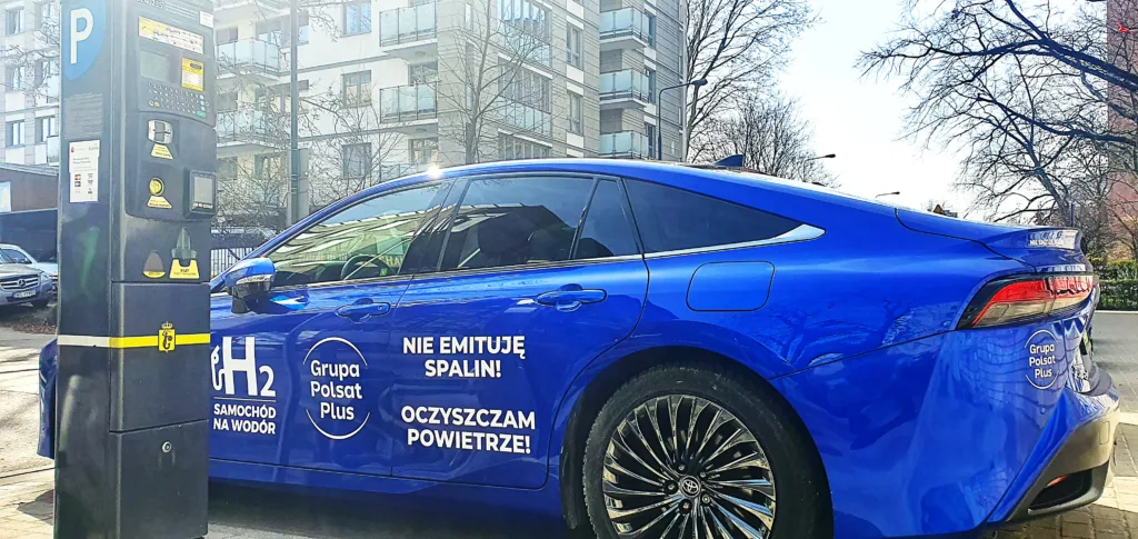 BMW iX5 Hydrogen: Nowy SUV w ważnej fazie testów BMW iX5 Hydrogen: Nowy SUV w ważnej fazie testów - BMW iX5 hydrogen 19 Mirai