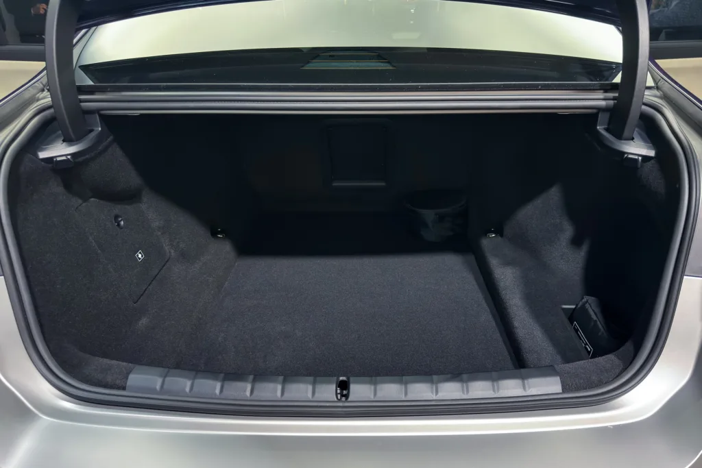 Czy odświeżone BMW Serii 7 utrzyma tron wśród luksusowych limuzyn? - BMW 7 10