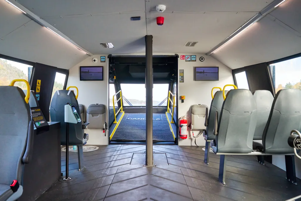 Candela P-12: Elektryczna fala uderza w norweskie fiordy. - Candela P 12 Elektryczna fala uderza w norweskie fiordy 2