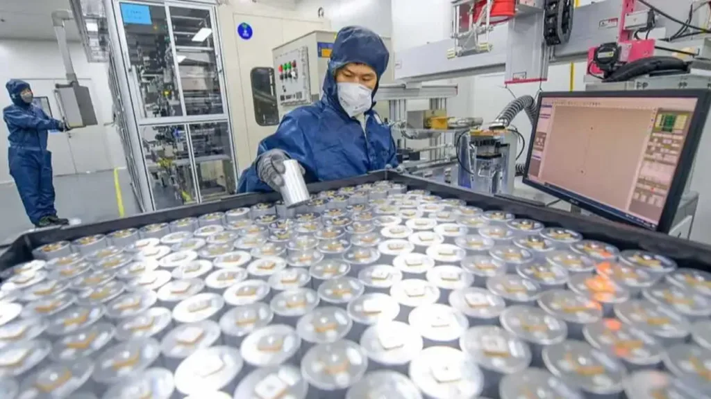 Chińscy naukowcy opracowali niepalny elektrolit. Twardnieje przy 150°C - Chinscy naukowcy 111 elektrolit niepalny