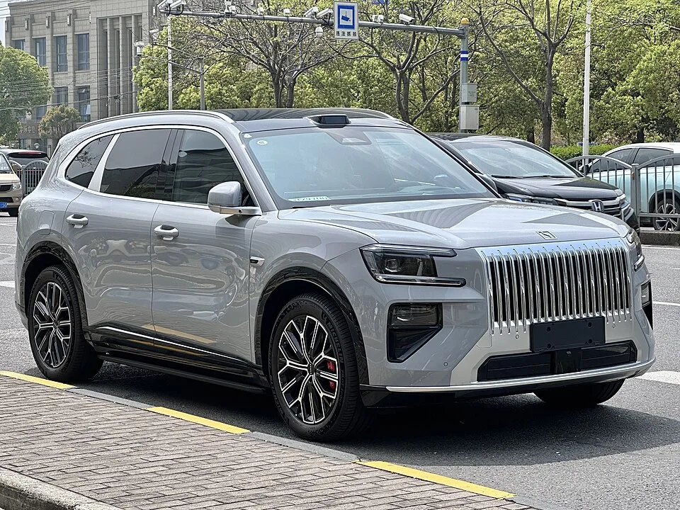 Nowy porządek na rynku aut. Chiny wysyłają jasny sygnał: „jedziemy do was z premium” - Chiny Zeekr 8X