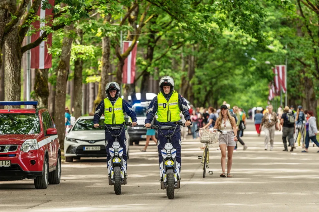 Elektryczne jednoślady zmieniają logistykę na polu walki. Mosphera: 100 km/h i do 300 km zasięgu Elektryczne jednoślady zmieniają logistykę na polu walki. Mosphera: 100 km/h i do 300 km zasięgu - Elektryczne jednoslady zmieniaja logistyke na polu walki. Mosphera 2
