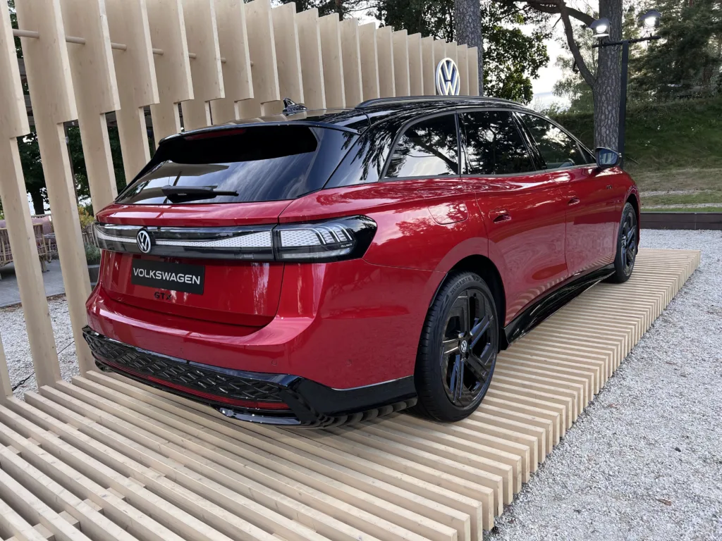 Elektryczne kombi od BMW nadjeżdża. Jaki będzie i3 Touring? Elektryczne kombi od BMW nadjeżdża. Jaki będzie i3 Touring? - Elektryczne kombi od BMW nadjezdza 2