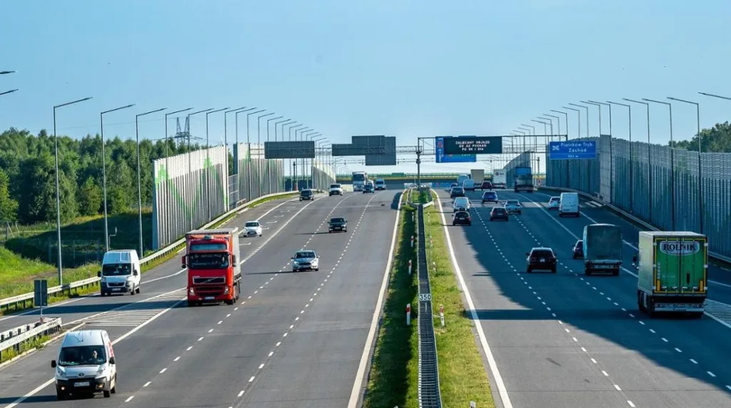 GDDKiA pokazuje skalę boomu transportowego. Na S8 200 tys. pojazdów na dobę! - GDDKiA pokazuje skale boomu transportowego 2