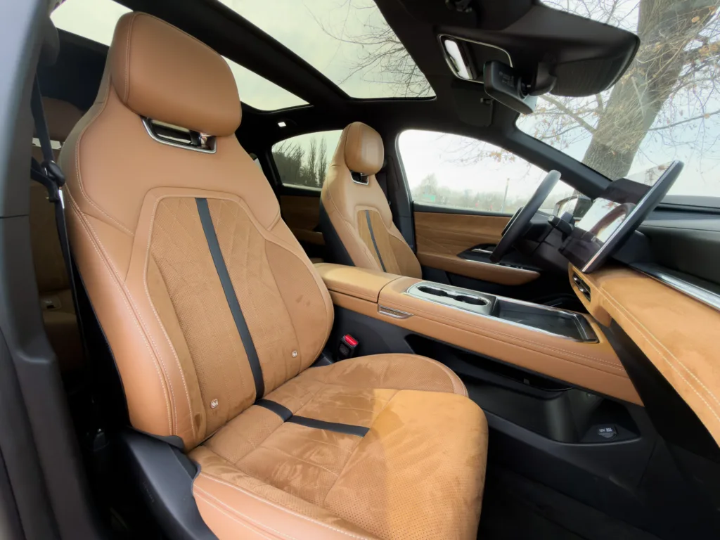 Mazda 6e – czy flagowiec z mniejszą baterią ma sens? Odpowiedź zaskakuje Mazda 6e – czy flagowiec z mniejszą baterią ma sens? Odpowiedź zaskakuje - Mazda 6e – czy flagowiec z mniejsza bateria ma sens 3