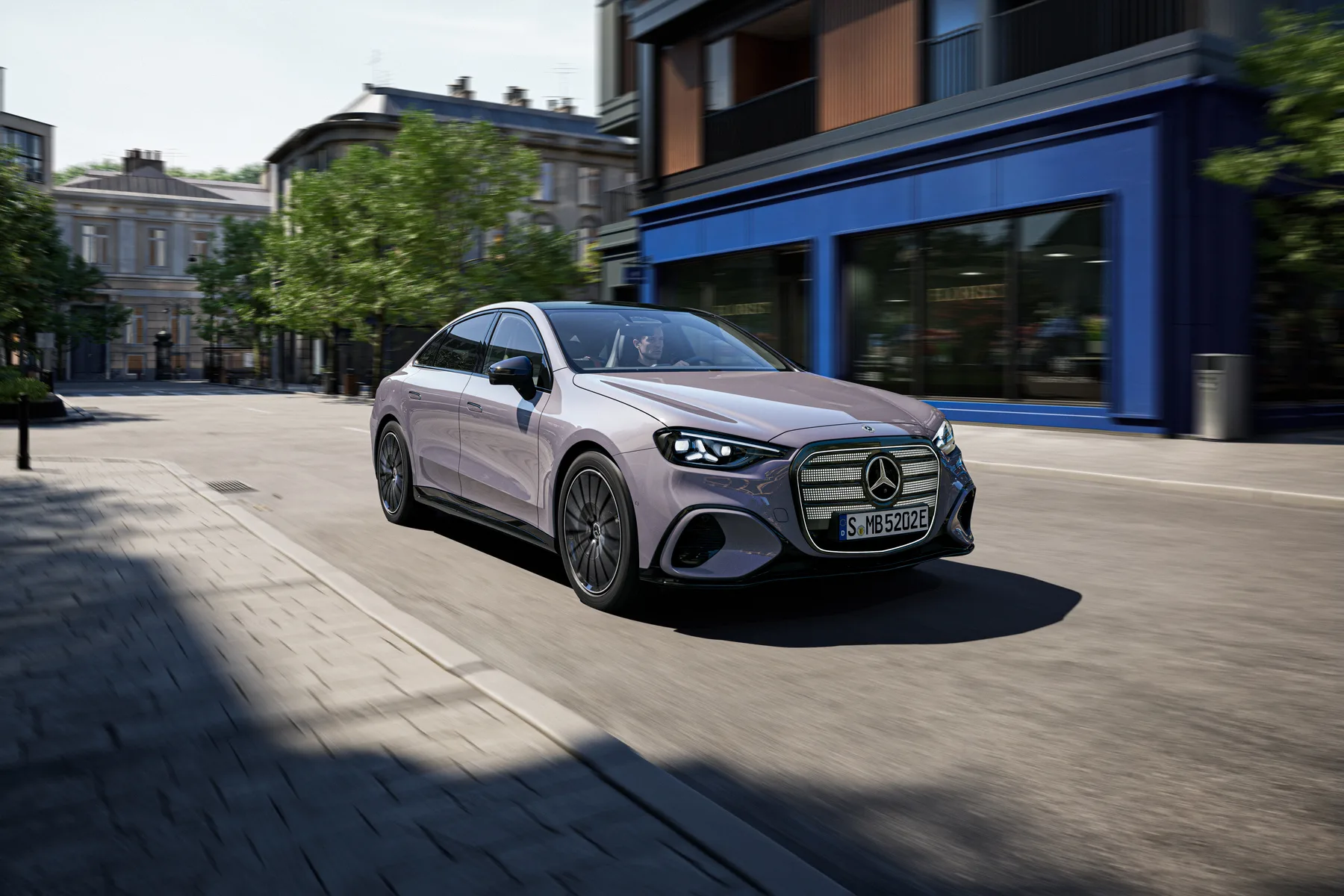 Der neue Mercedes-Benz C 400 4MATIC elektrisch.
Energieverbrauch kombiniert: 18,6-14,2 kWh/100 km | CO₂-Emissionen kombiniert: 0 g/km | CO₂-Klasse: A [1]
Exterieur: AMG Line Plus; lavender silver
[1] Die Angaben sind vorläufig. Es liegen bislang weder bestätigte Werte von einer amtlich anerkannten Prüforganisation noch eine EG-Typgenehmigung noch eine Konformitätsbescheinigung mit amtlichen Werten vor. Abweichungen zwischen den Angaben und den amtlichen Werten sind möglich.;Energieverbrauch kombiniert: 18,6-14,2 kWh/100 km | CO₂-Emissionen kombiniert: 0 g/km | CO₂-Klasse: A*The all-new Mercedes-Benz C 400 4MATIC electric.
Energy consumption combined: 18,6-14,2 kWh/100 km | CO₂ emissions combined: 0 g/km | CO₂ class: A [1]
Exterior: AMG Line Plus; lavender silver
[1] The information is provisional. Neither confirmed values from an officially recognised testing organisation nor an EC type approval nor a certificate of conformity with official values are available to date. Deviations between the data and the official values are possible.;Energy consumption combined: 18,6-14,2 kWh/100 km | CO₂ emissions combined: 0 g/km | CO₂ class: A*