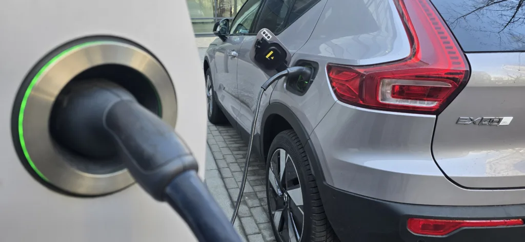 98,4 proc. „elektryków” w marcu. Norwegia: Tesla króluje niepodzielnie! - Norwegia Tesla w kroluje niepodzielnie 4