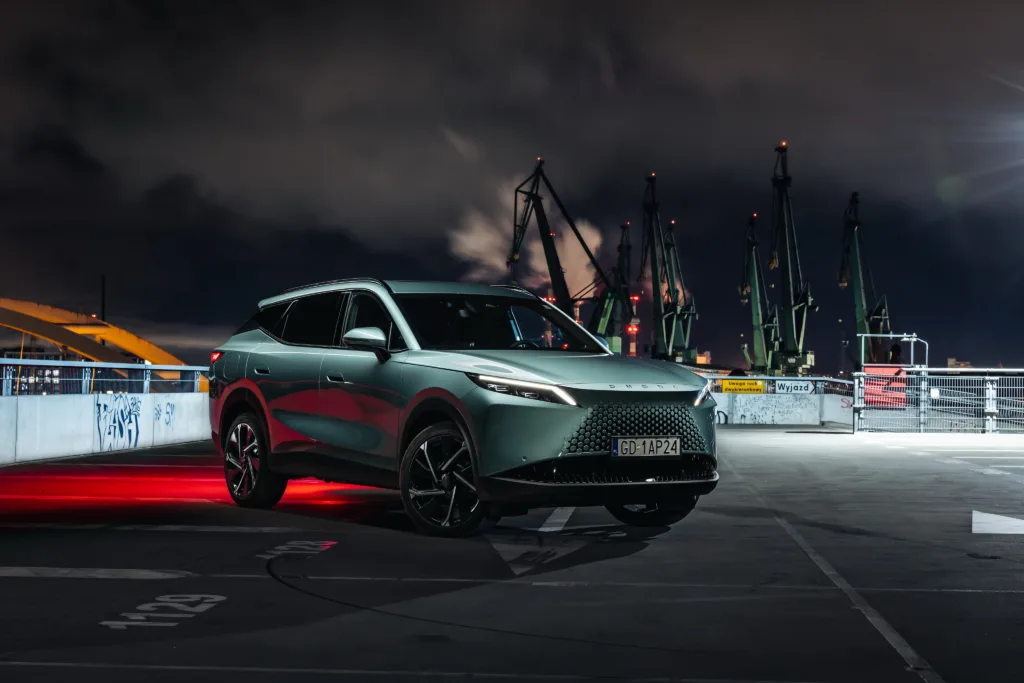 Omoda 7 Super Hybrid – chiński SUV plug-in, który przekonuje ceną Omoda 7 Super Hybrid – chiński SUV plug-in, który przekonuje ceną - Omoda 7 001 1