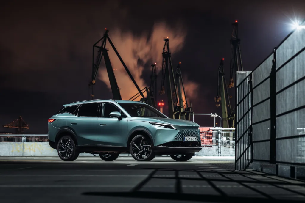 Omoda 7 Super Hybrid – chiński SUV plug-in, który przekonuje ceną Omoda 7 Super Hybrid – chiński SUV plug-in, który przekonuje ceną - Omoda 7 002 1