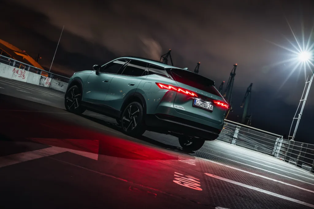 Omoda 7 Super Hybrid – chiński SUV plug-in, który przekonuje ceną Omoda 7 Super Hybrid – chiński SUV plug-in, który przekonuje ceną - Omoda 7 003 1
