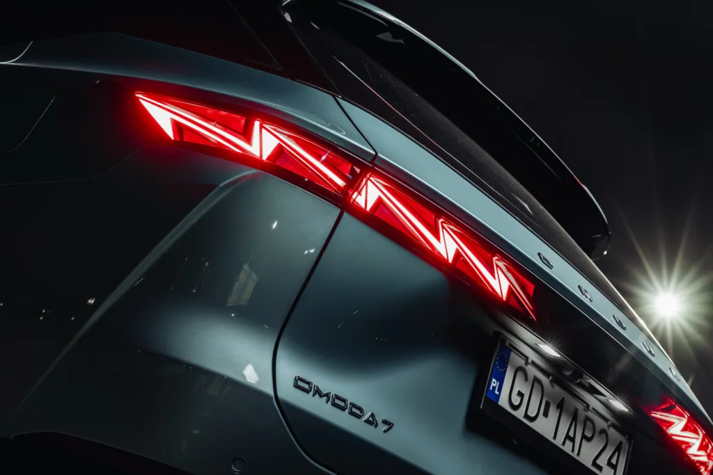 Omoda 7 Super Hybrid – chiński SUV plug-in, który przekonuje ceną Omoda 7 Super Hybrid – chiński SUV plug-in, który przekonuje ceną - Omoda 7 004 1