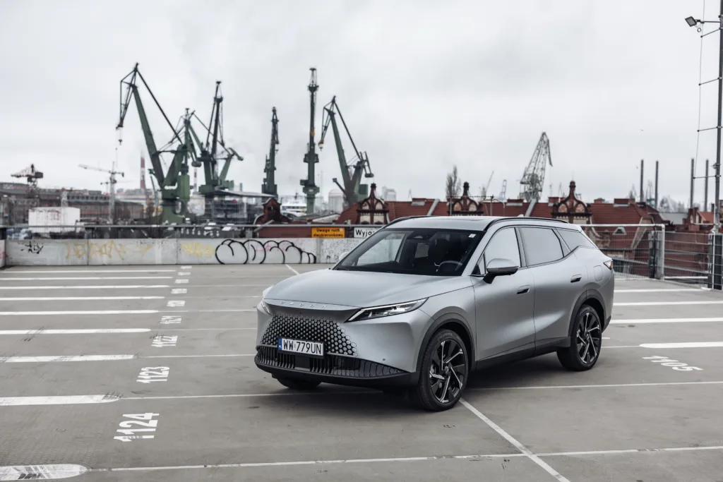 Omoda 7 Super Hybrid – chiński SUV plug-in, który przekonuje ceną Omoda 7 Super Hybrid – chiński SUV plug-in, który przekonuje ceną - Omoda 7 011 1