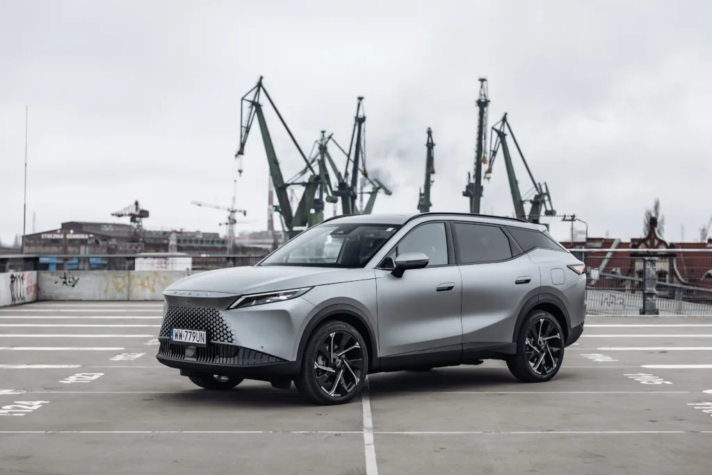 Omoda 7 Super Hybrid – chiński SUV plug-in, który przekonuje ceną Omoda 7 Super Hybrid – chiński SUV plug-in, który przekonuje ceną - Omoda 7 012 1