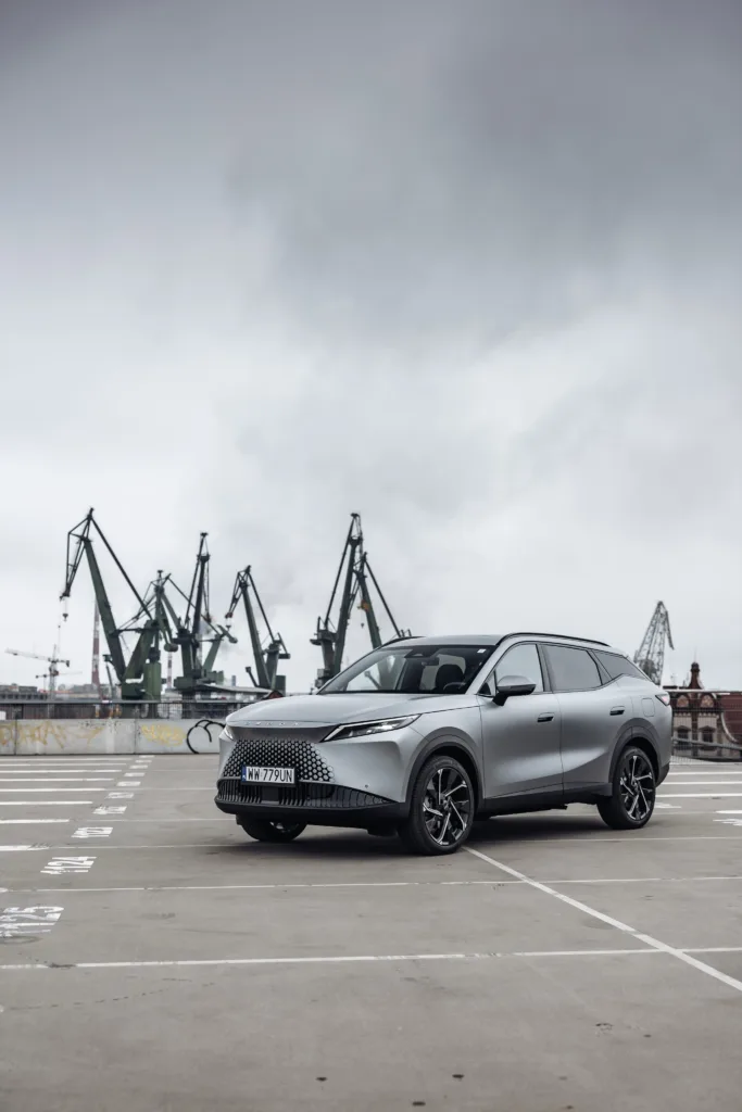 Omoda 7 Super Hybrid – chiński SUV plug-in, który przekonuje ceną Omoda 7 Super Hybrid – chiński SUV plug-in, który przekonuje ceną - Omoda 7 015 1