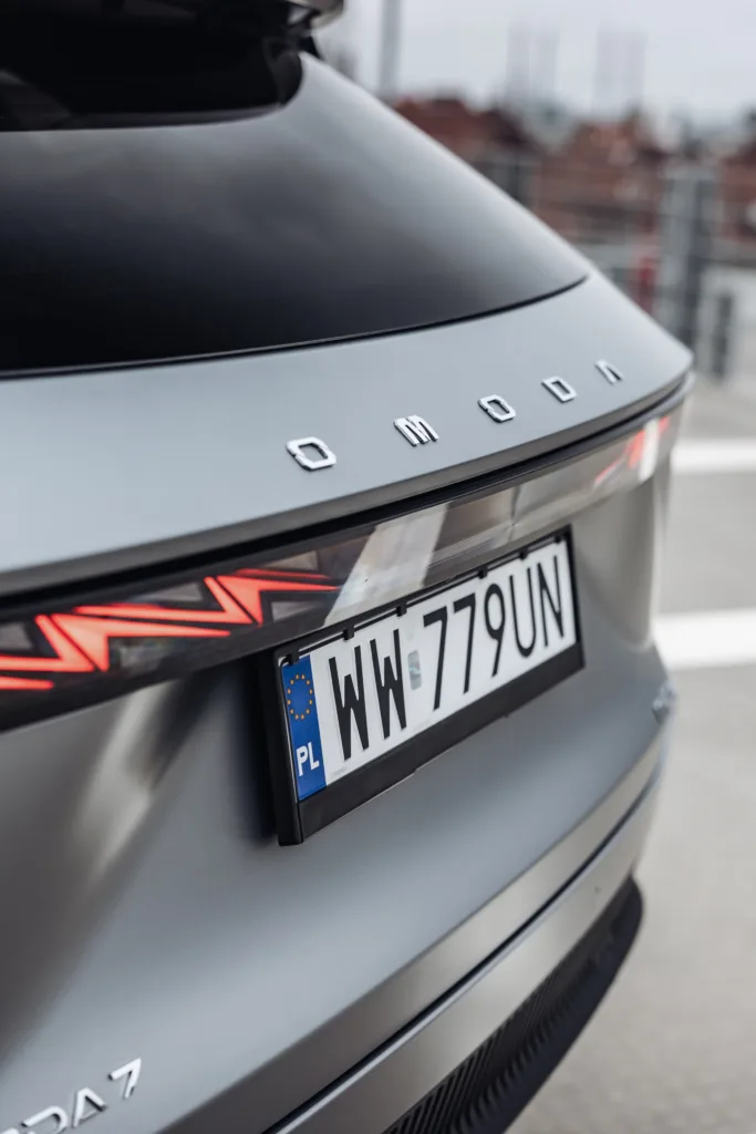 Omoda 7 Super Hybrid – chiński SUV plug-in, który przekonuje ceną Omoda 7 Super Hybrid – chiński SUV plug-in, który przekonuje ceną - Omoda 7 033 1