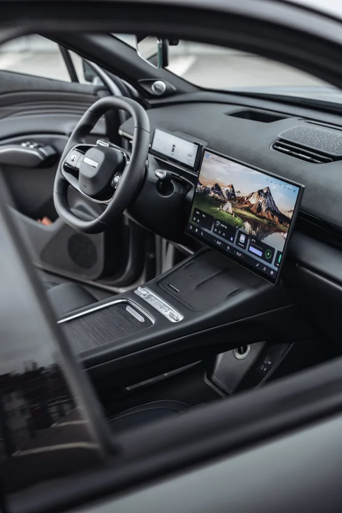 Omoda 7 Super Hybrid – chiński SUV plug-in, który przekonuje ceną Omoda 7 Super Hybrid – chiński SUV plug-in, który przekonuje ceną - Omoda 7 048 1