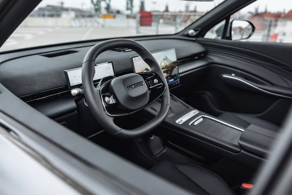 Omoda 7 Super Hybrid – chiński SUV plug-in, który przekonuje ceną Omoda 7 Super Hybrid – chiński SUV plug-in, który przekonuje ceną - Omoda 7 050 1