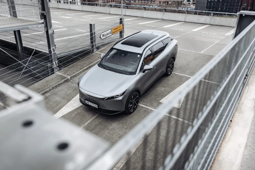 Omoda 7 Super Hybrid – chiński SUV plug-in, który przekonuje ceną Omoda 7 Super Hybrid – chiński SUV plug-in, który przekonuje ceną - Omoda 7 052 1