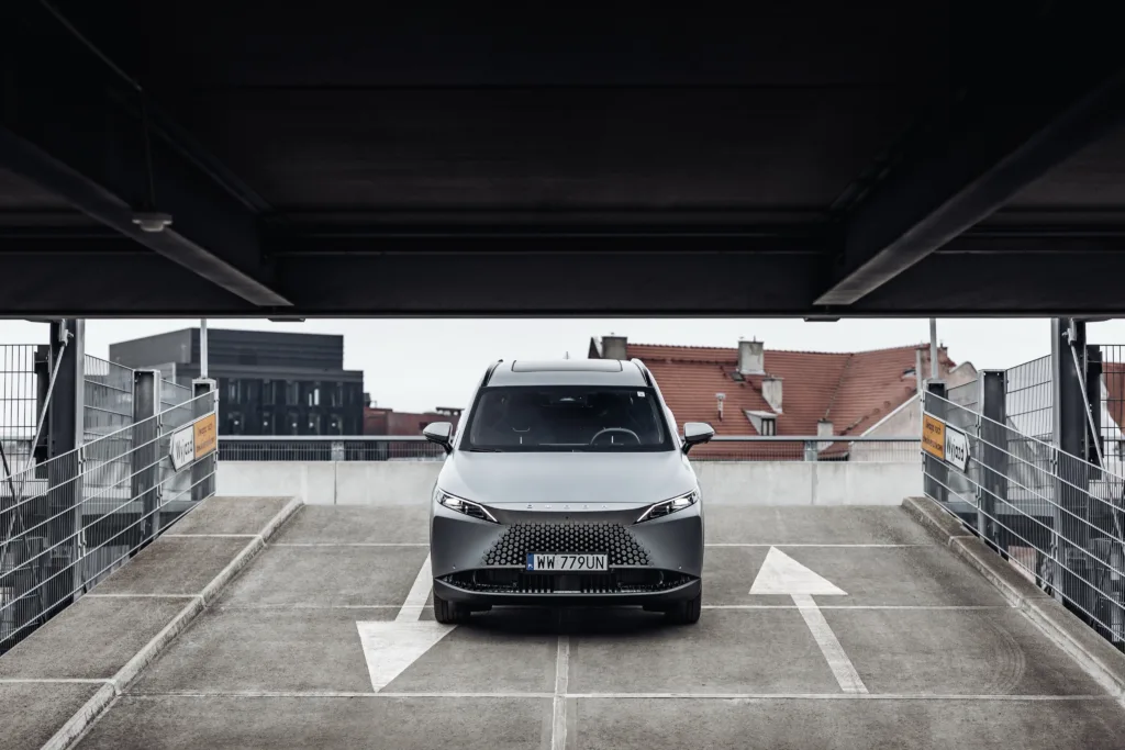 Omoda 7 Super Hybrid – chiński SUV plug-in, który przekonuje ceną Omoda 7 Super Hybrid – chiński SUV plug-in, który przekonuje ceną - Omoda 7 059 1