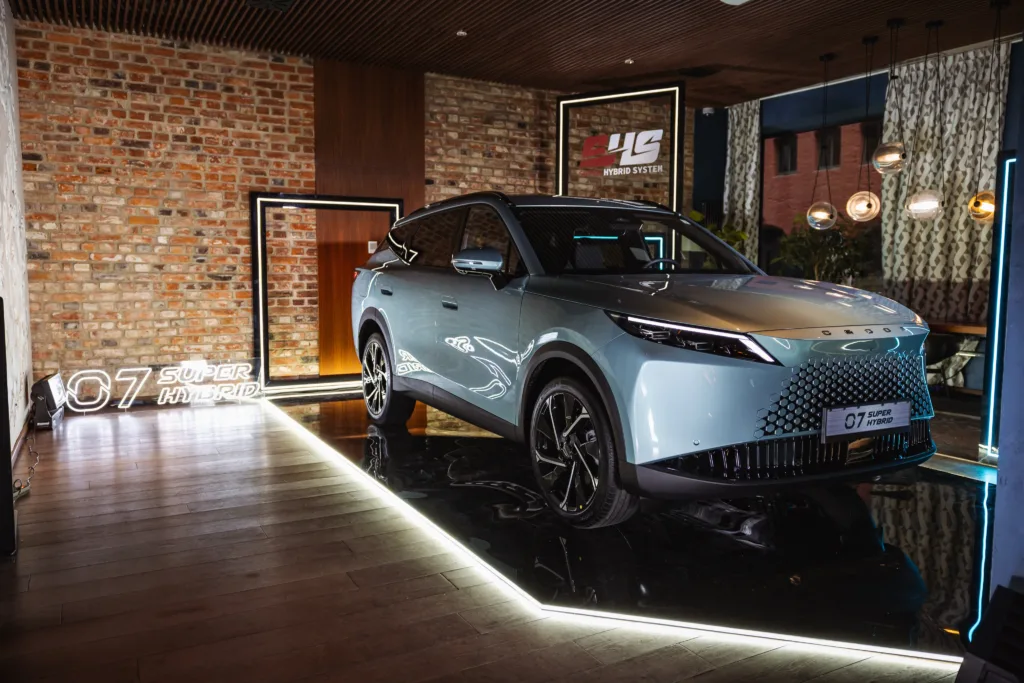 Omoda 7 Super Hybrid – chiński SUV plug-in, który przekonuje ceną Omoda 7 Super Hybrid – chiński SUV plug-in, który przekonuje ceną - Omoda 7 063 1