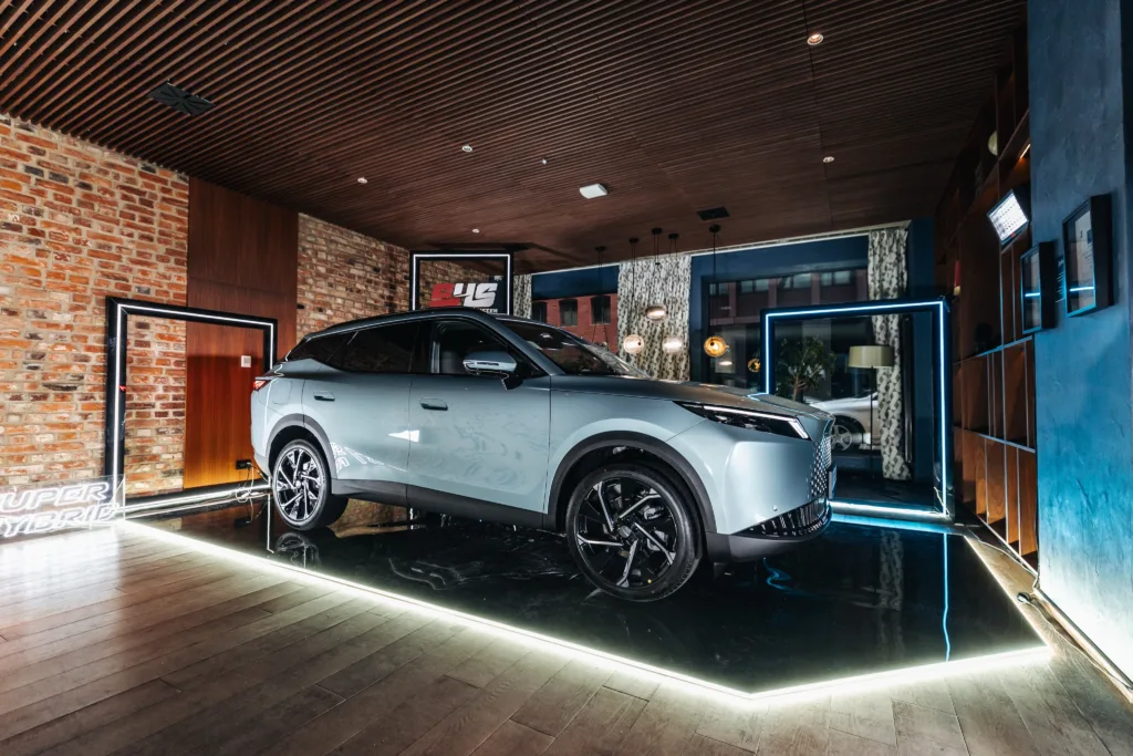 Omoda 7 Super Hybrid – chiński SUV plug-in, który przekonuje ceną Omoda 7 Super Hybrid – chiński SUV plug-in, który przekonuje ceną - Omoda 7 071 1