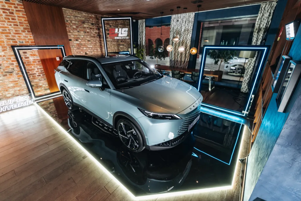 Omoda 7 Super Hybrid – chiński SUV plug-in, który przekonuje ceną Omoda 7 Super Hybrid – chiński SUV plug-in, który przekonuje ceną - Omoda 7 081 1