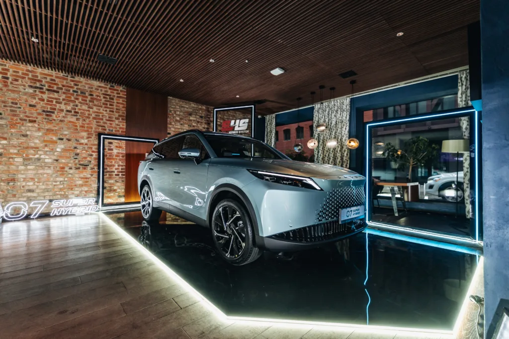 Omoda 7 Super Hybrid – chiński SUV plug-in, który przekonuje ceną Omoda 7 Super Hybrid – chiński SUV plug-in, który przekonuje ceną - Omoda 7 086 1