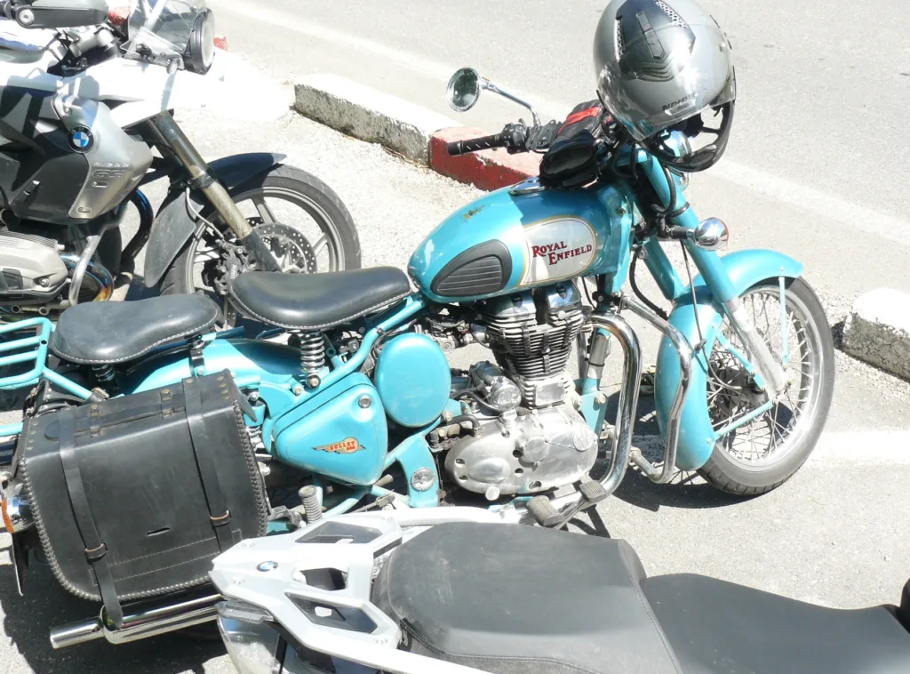 Pchła powraca w wersji na prąd z mocą 15,4 kW. Pierwszy „elektryk” Royal Enfield - Royal Enfield Bullet 500 3