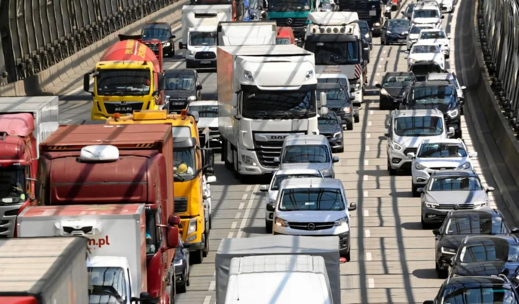 5,5 tys. ton przeciskane pod torami w Oświęcimiu i modernizacja S8 w Warszawie - S8 fot. Robert Kowalewski