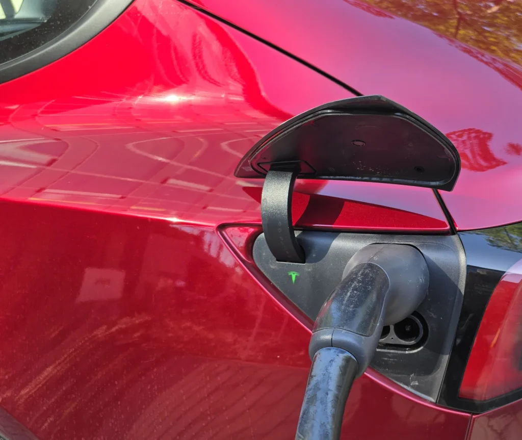 156 tys. złotych: Tesla Model 3 najtańsza w historii! W I kw. firma sprzedała w skali globalnej 360 tys. aut - Tesla Model 3 najtansza w historii 4