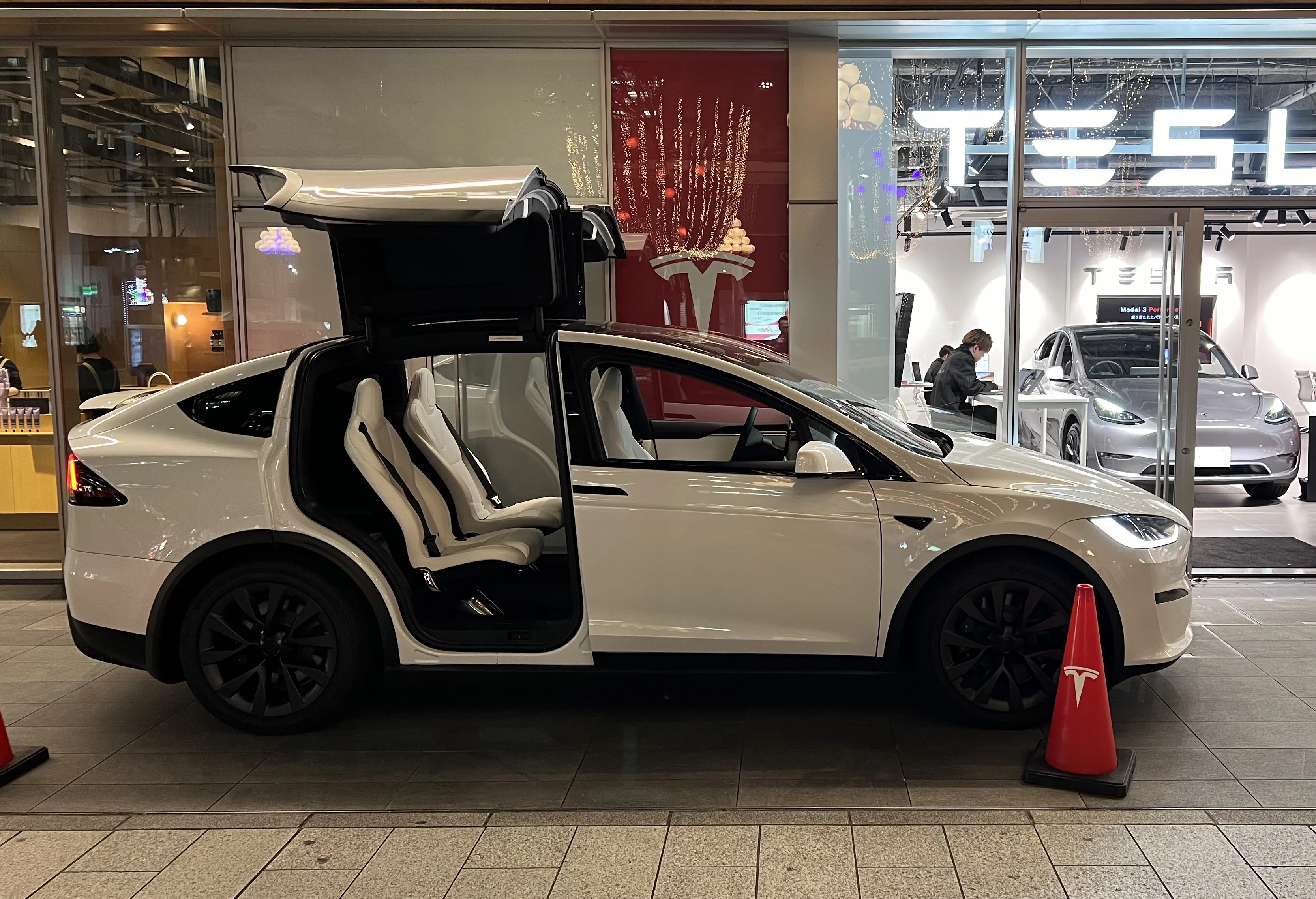 Tesla X i S odsprzedaz kara