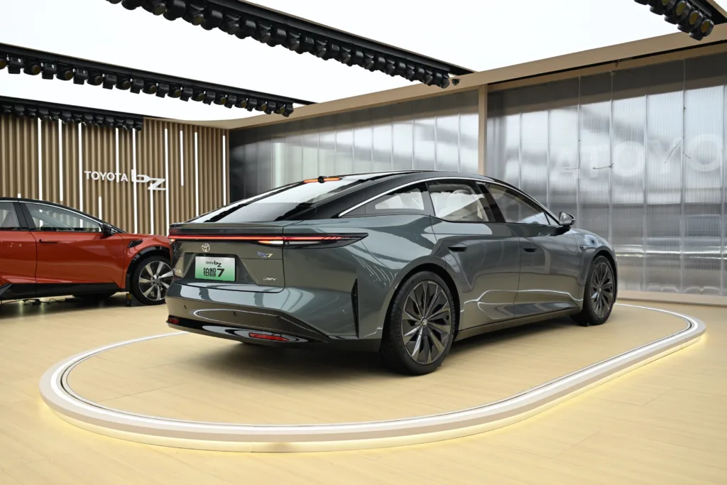 Toyota bZ7: Chińska technologia, japońska marka i… 3 tysiące zamówień w godzinę - Toyota bZ7 Chinska technologia 1