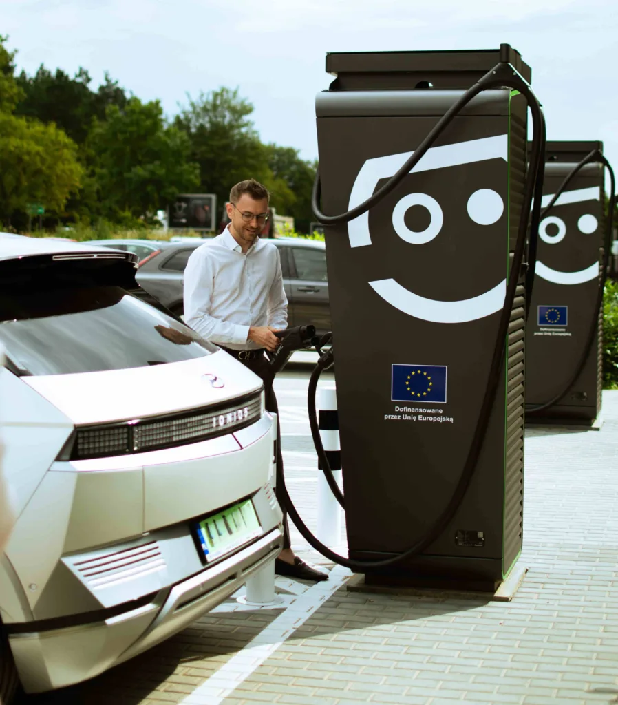 Toyota tnie ceny w sieci ładowania. Powerdot i GreenWay w programie - Toyota tnie ceny w sieci ladowania 3 2