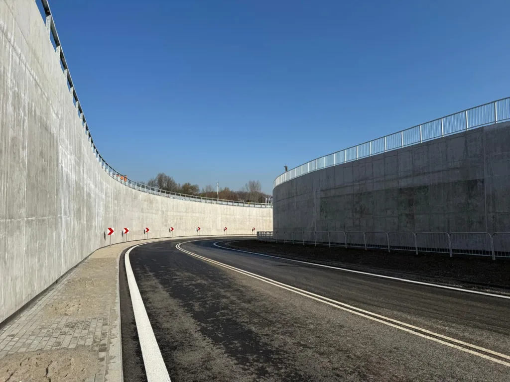 Pierwszy tunel pod „Zakopianką” już działa. Poprawa bezpieczeństwa za 90 mln złotych - Tunel wezel Krzyszkowice DK7 3
