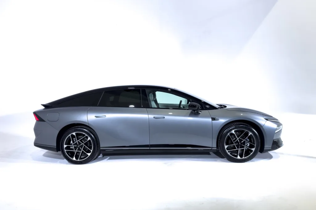 Xpeng P7+ zadebiutował w Polsce. Pięciometrowy liftback z Austrii, ma zmienić reguły gry w segmencie premium - XPENG P7 0 copy