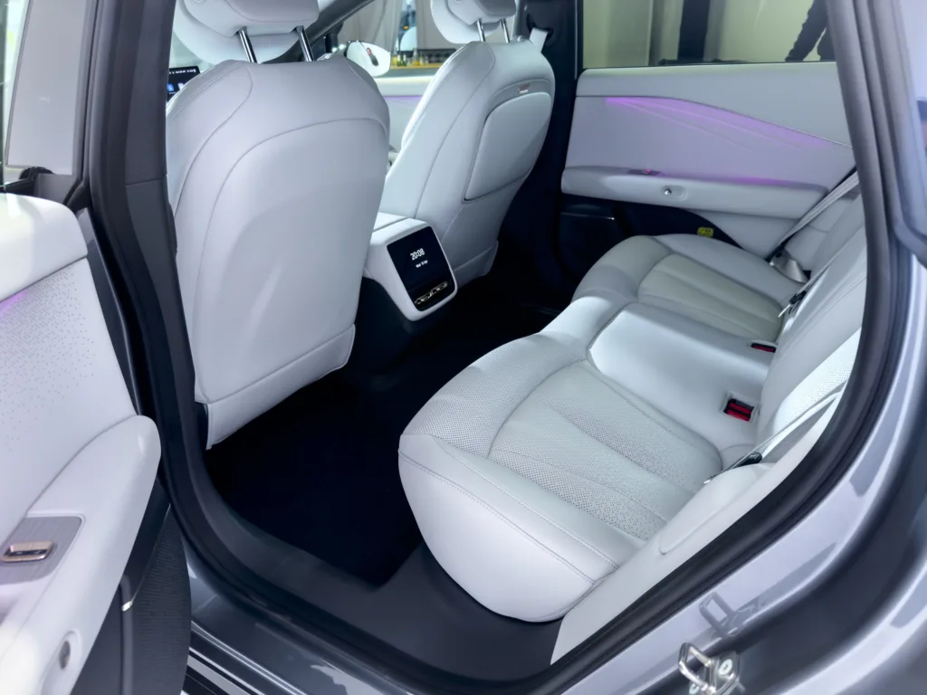 Xpeng P7+ zadebiutował w Polsce. Pięciometrowy liftback z Austrii, ma zmienić reguły gry w segmencie premium - XPENG P7 11