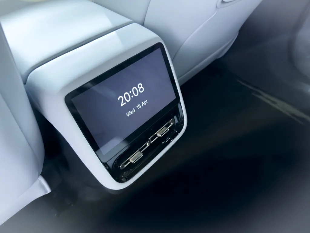 Xpeng P7+ zadebiutował w Polsce. Pięciometrowy liftback z Austrii, ma zmienić reguły gry w segmencie premium - XPENG P7 12