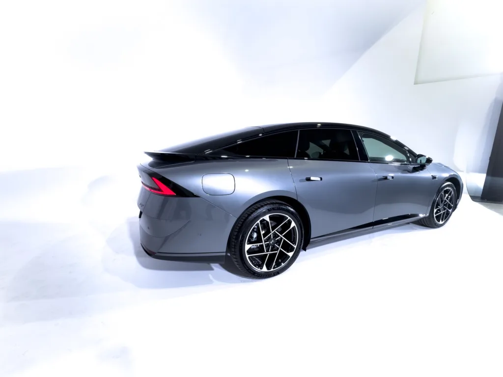 Xpeng P7+ zadebiutował w Polsce. Pięciometrowy liftback z Austrii, ma zmienić reguły gry w segmencie premium - XPENG P7 13